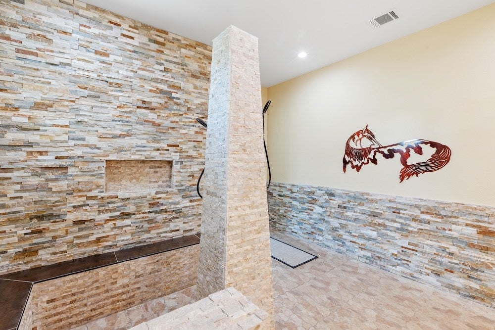 Fredericksburg, Texas, 78624, United States, 2 Bedrooms Bedrooms, ,3 BathroomsBathrooms,Residential,Active,1798077