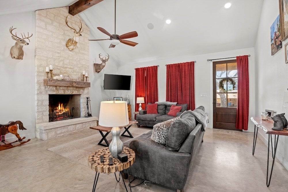 Fredericksburg, Texas, 78624, United States, 3 Bedrooms Bedrooms, ,4 BathroomsBathrooms,Residential,Active,1741684