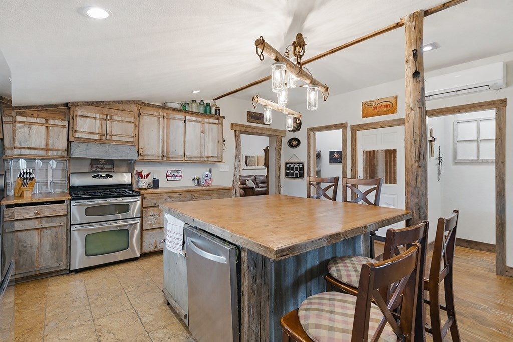 Blanco, Texas, 78606, United States, 3 Bedrooms Bedrooms, ,4 BathroomsBathrooms,Residential,Active,2017094