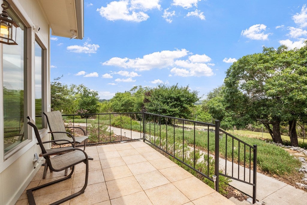 Fredericksburg, Texas, 78624, United States, 3 Bedrooms Bedrooms, ,4 BathroomsBathrooms,Residential,Active,1849215