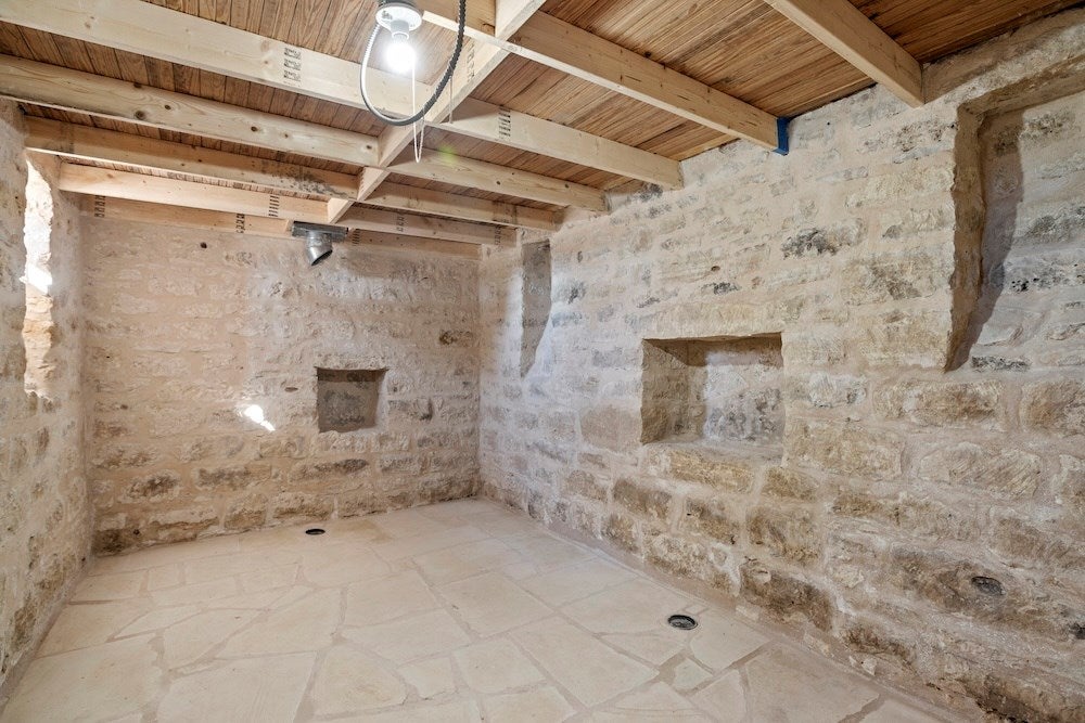 Fredericksburg, Texas, 78624, United States, 3 Bedrooms Bedrooms, ,4 BathroomsBathrooms,Residential,Active,1741684