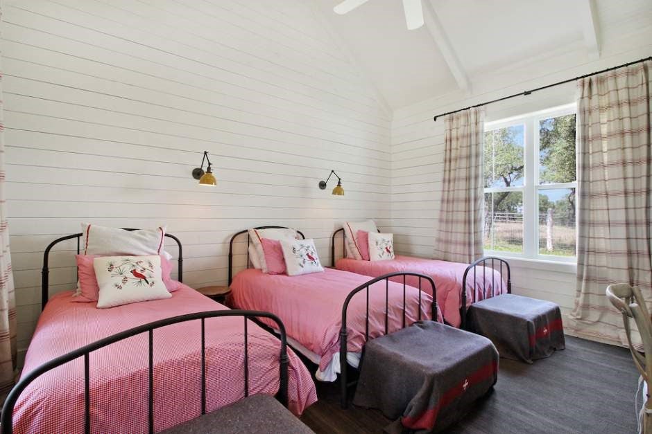 Fredericksburg, Texas, 78624, United States, 3 Bedrooms Bedrooms, ,4 BathroomsBathrooms,Residential,Active,1992222