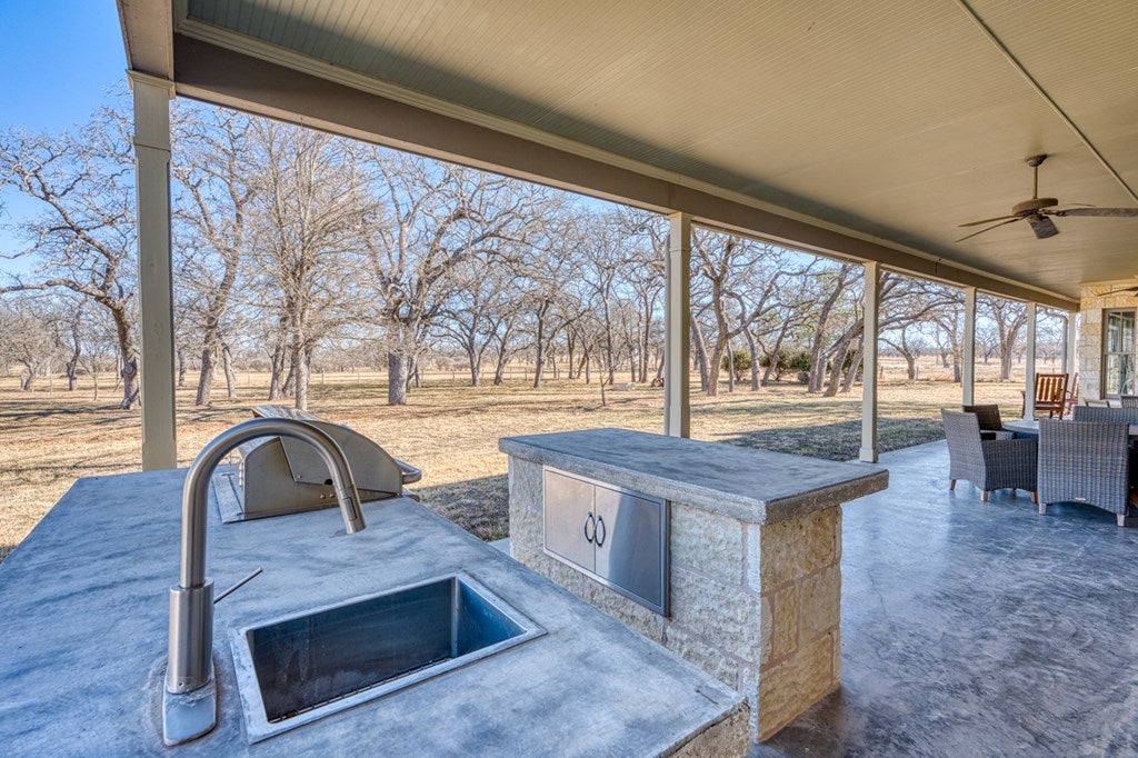 Fredericksburg, Texas, 78624, United States, 5 Bedrooms Bedrooms, ,4 BathroomsBathrooms,Residential,Active,2010212