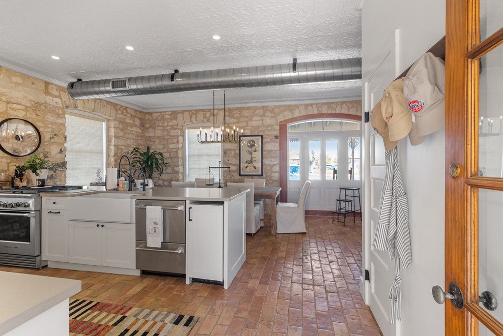 Fredericksburg, Texas, 78624, United States, ,3 BathroomsBathrooms,Residential,Active,1741571