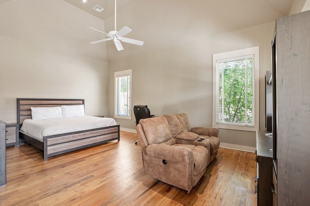 Fredericksburg, Texas, 78624, United States, 3 Bedrooms Bedrooms, ,5 BathroomsBathrooms,Residential,Active,1820474