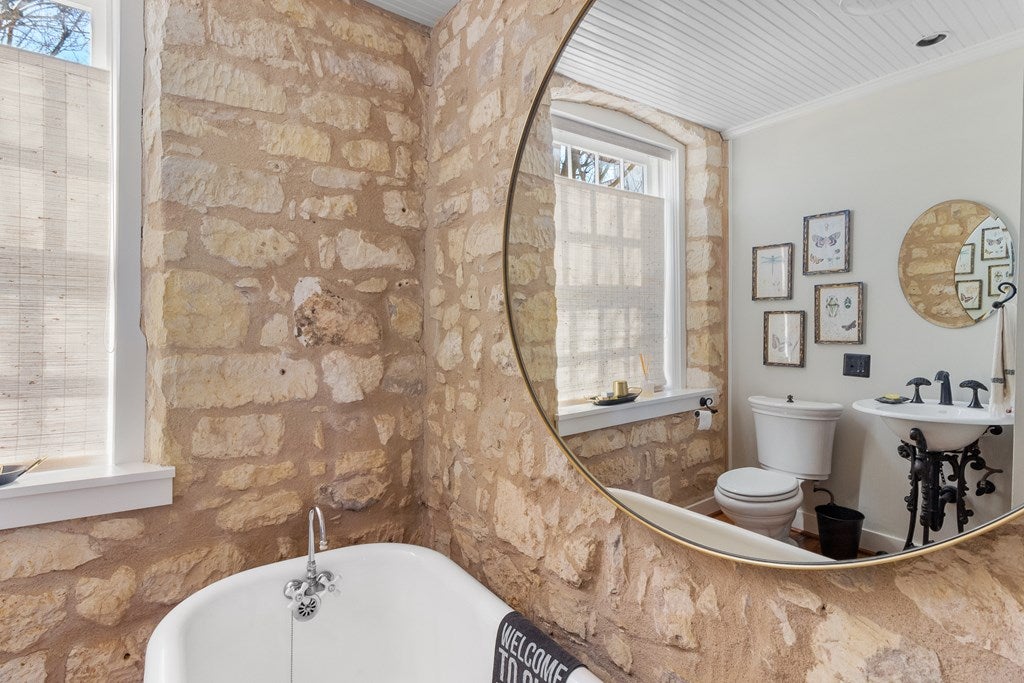 Fredericksburg, Texas, 78624, United States, ,3 BathroomsBathrooms,Residential,Active,1741571