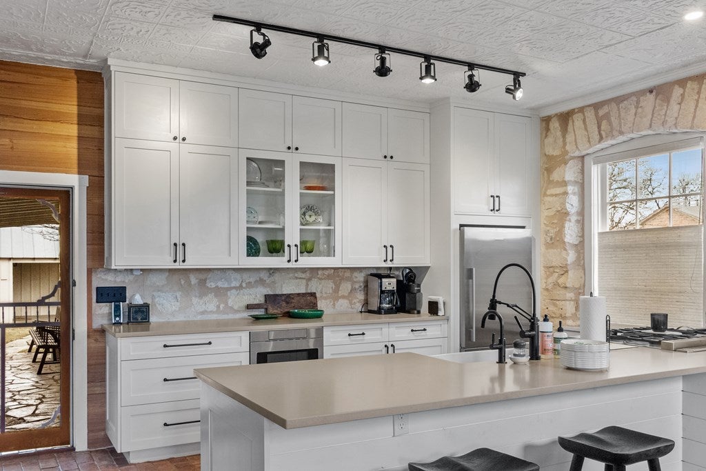 Fredericksburg, Texas, 78624, United States, ,3 BathroomsBathrooms,Residential,Active,1741571