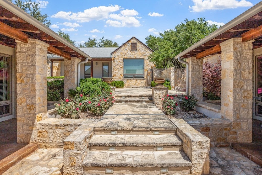 Fredericksburg, Texas, 78624, United States, 3 Bedrooms Bedrooms, ,5 BathroomsBathrooms,Residential,Active,1820474