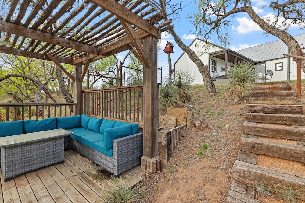 Fredericksburg, Texas, 78624, United States, ,3 BathroomsBathrooms,Residential,Active,1764458