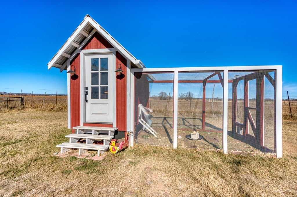 Fredericksburg, Texas, 78624, United States, 5 Bedrooms Bedrooms, ,4 BathroomsBathrooms,Residential,Active,2010212