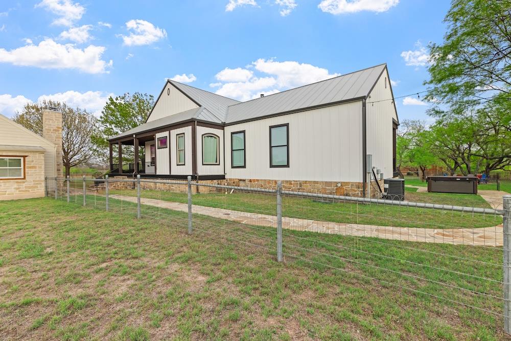 Fredericksburg, Texas, 78624, United States, ,3 BathroomsBathrooms,Residential,Active,1764458