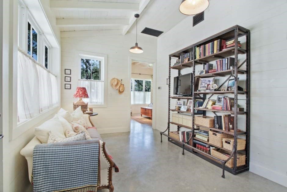 Fredericksburg, Texas, 78624, United States, 3 Bedrooms Bedrooms, ,4 BathroomsBathrooms,Residential,Active,1992222