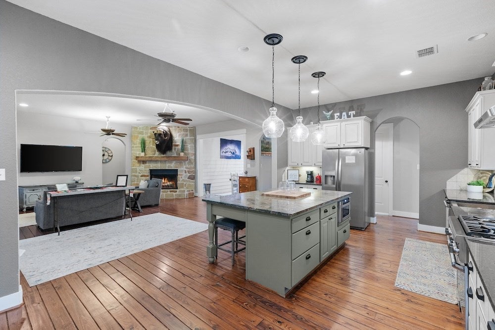 Fredericksburg, Texas, 78624, United States, ,3 BathroomsBathrooms,Residential,Active,1764458