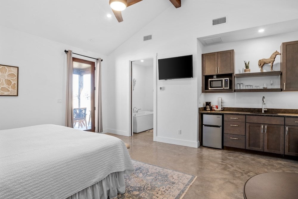 Fredericksburg, Texas, 78624, United States, 3 Bedrooms Bedrooms, ,3 BathroomsBathrooms,Residential,Active,1733951