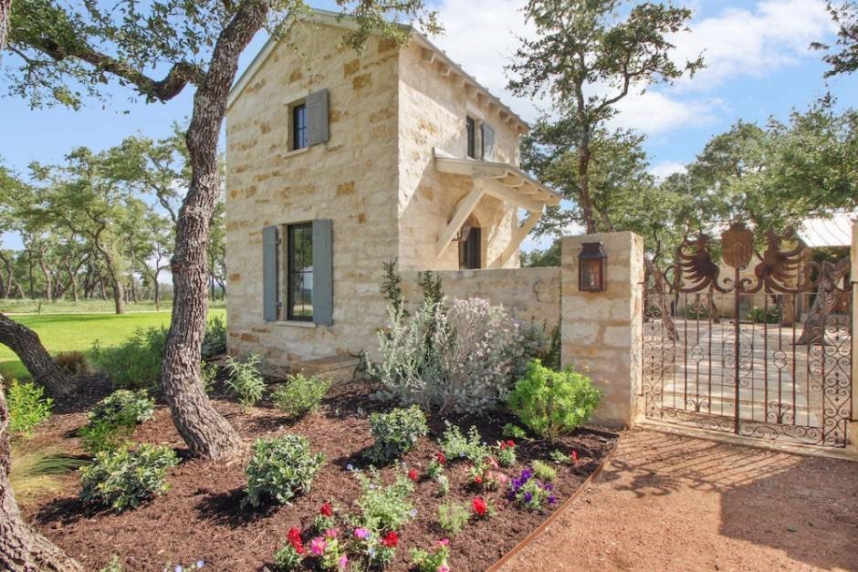 Fredericksburg, Texas, 78624, United States, 3 Bedrooms Bedrooms, ,4 BathroomsBathrooms,Residential,Active,1992222