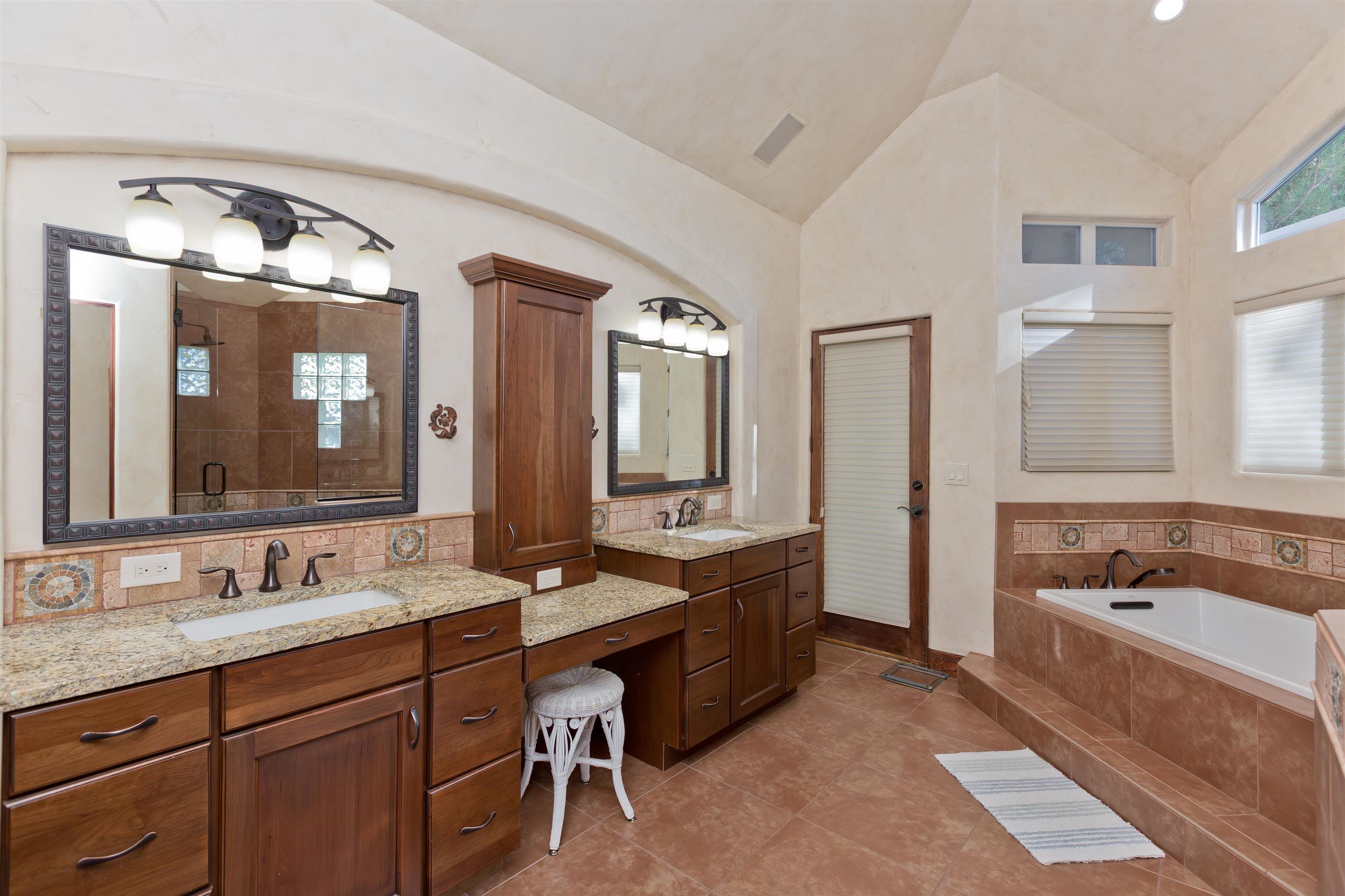 Grand Junction, Colorado, 81505, United States, 4 Bedrooms Bedrooms, ,5 BathroomsBathrooms,Residential,Active,1945340