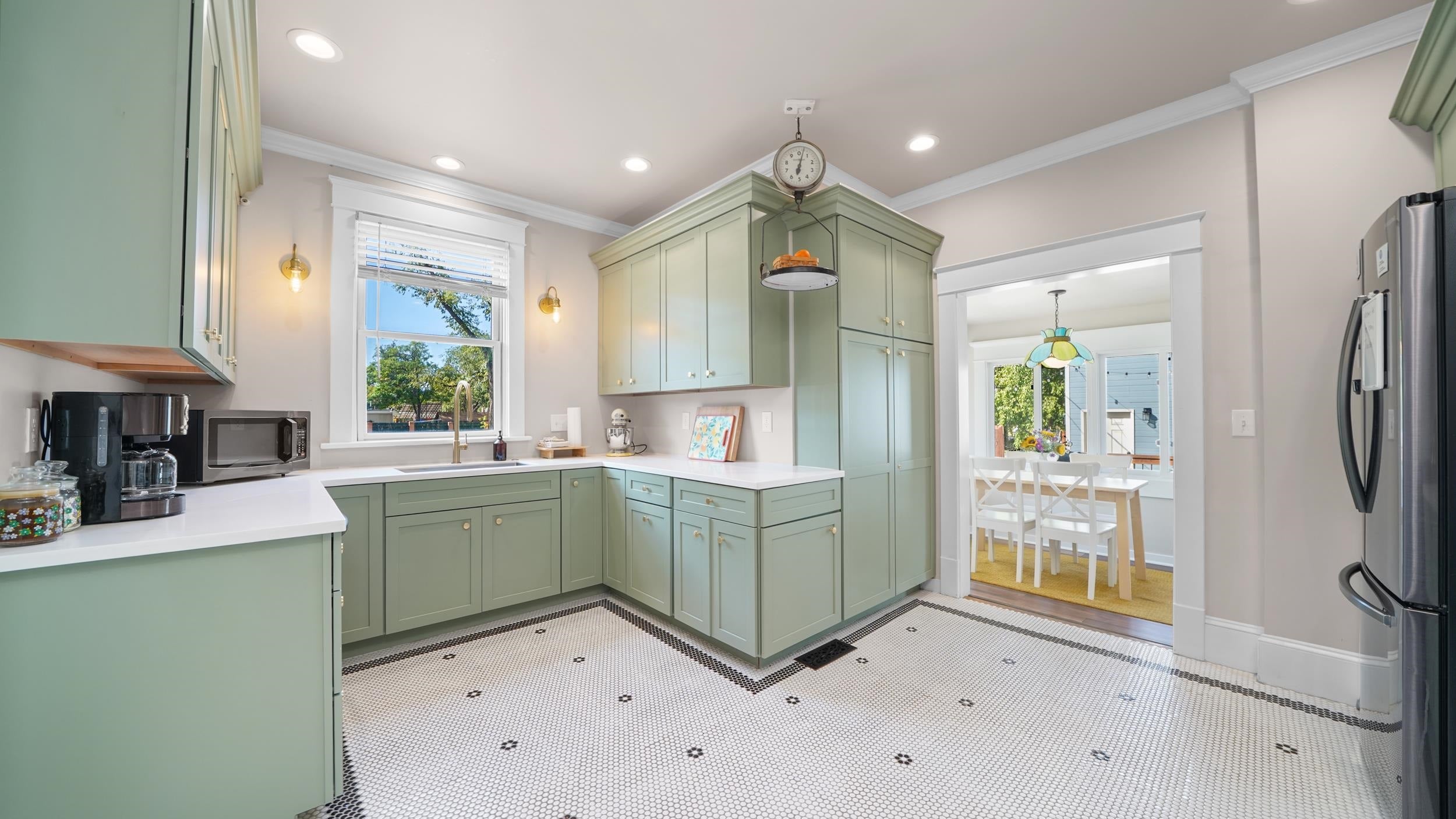 Grand Junction, Colorado, 81501, United States, 7 Bedrooms Bedrooms, ,3 BathroomsBathrooms,Residential,Active,1945318