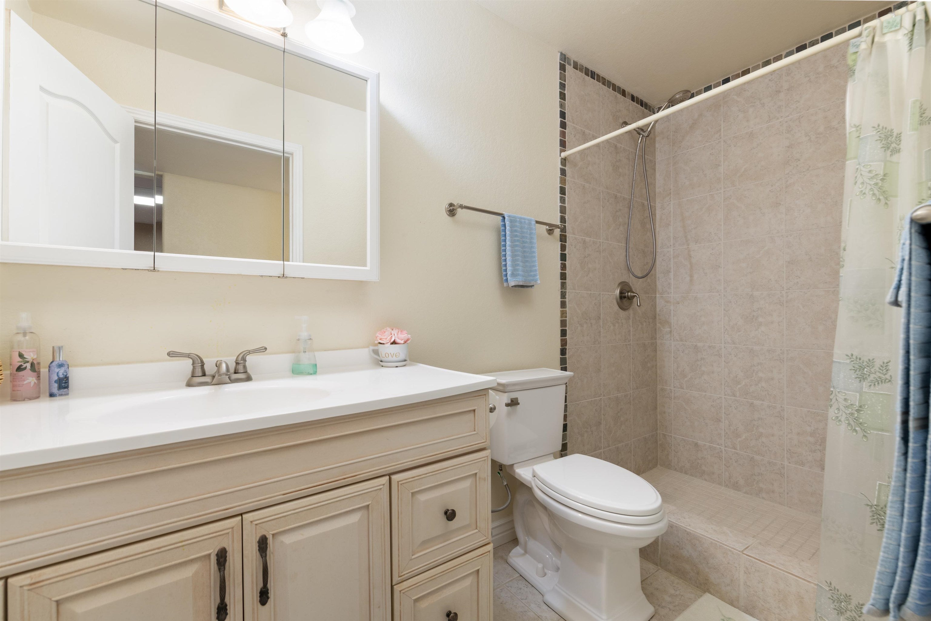 Grand Junction, Colorado, 81505, United States, 5 Bedrooms Bedrooms, ,4 BathroomsBathrooms,Residential,Active,1877765