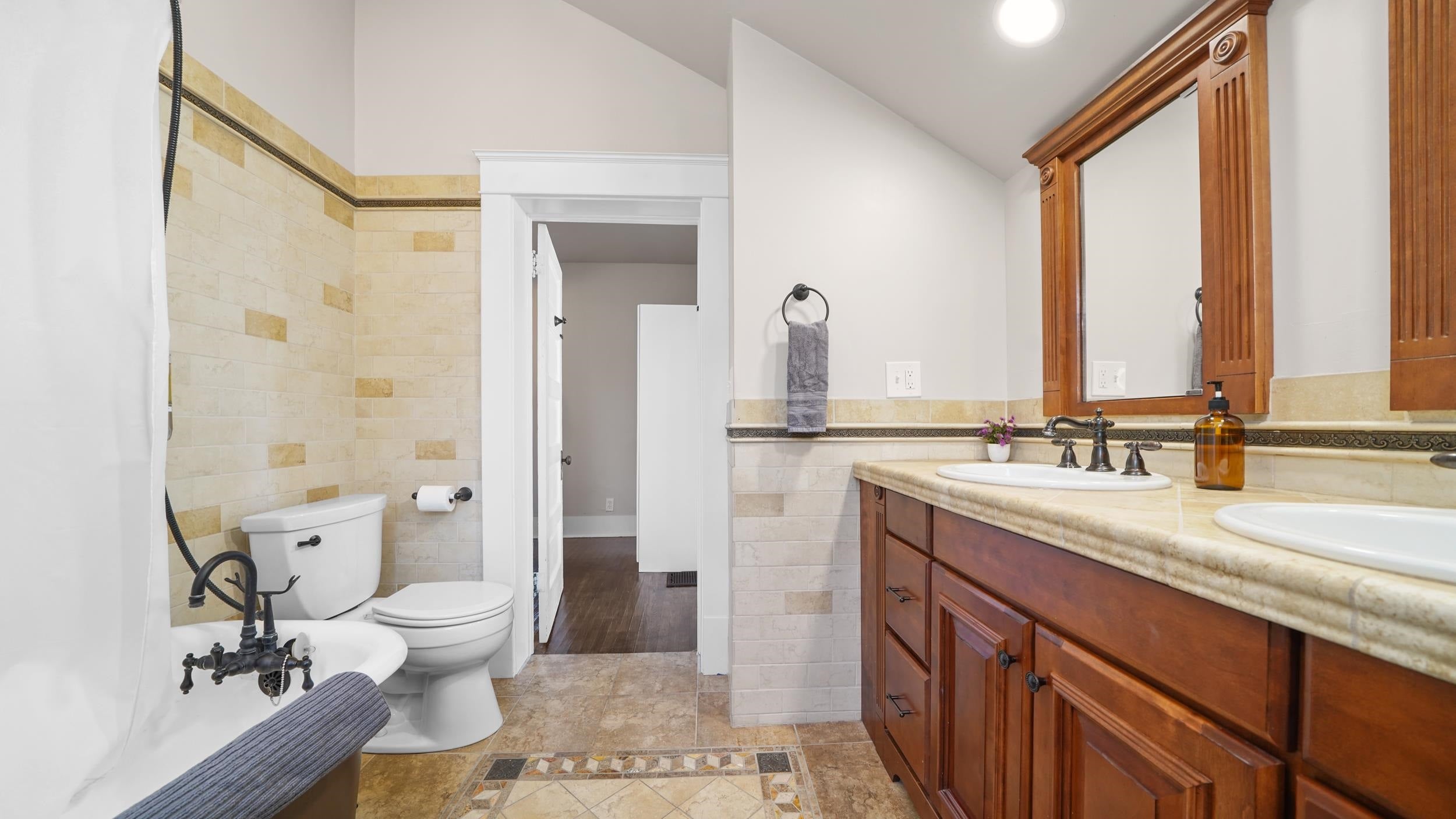 Grand Junction, Colorado, 81501, United States, 7 Bedrooms Bedrooms, ,3 BathroomsBathrooms,Residential,Active,1945318