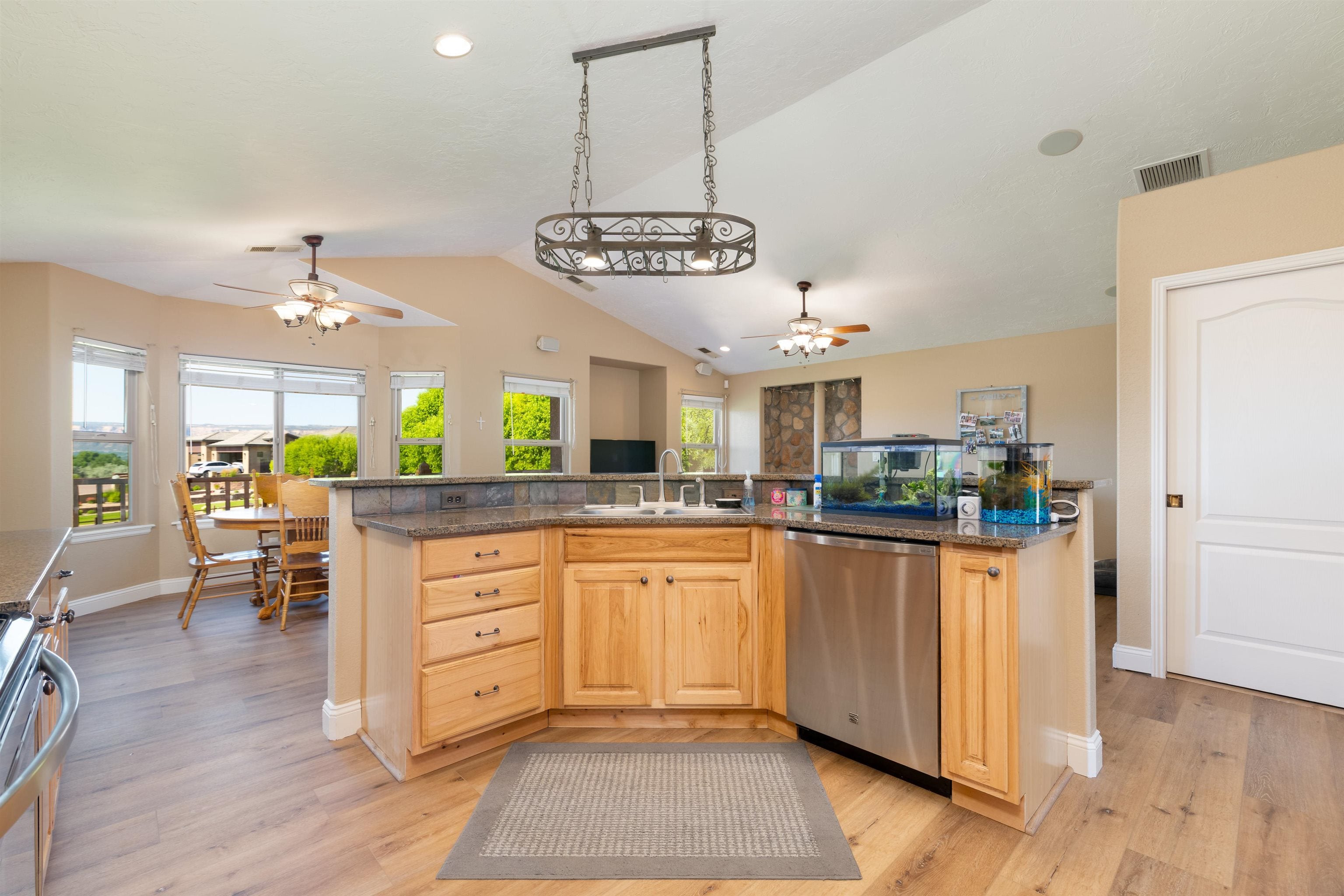 Grand Junction, Colorado, 81505, United States, 5 Bedrooms Bedrooms, ,4 BathroomsBathrooms,Residential,Active,1877765