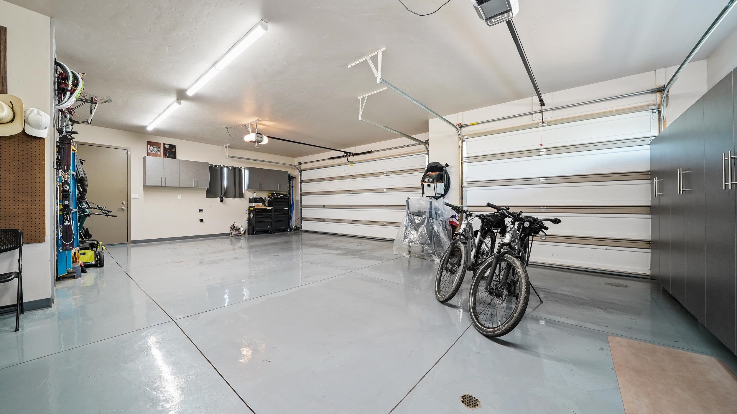 Grand Junction, Colorado, 81507, United States, 4 Bedrooms Bedrooms, ,4 BathroomsBathrooms,Residential,Active,1926885