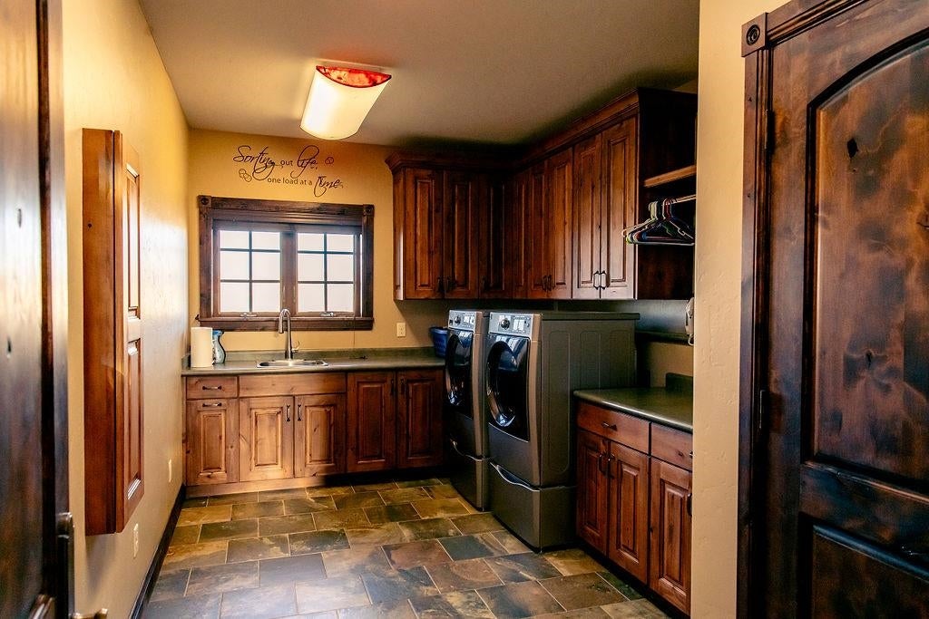 Rangely, Colorado, 81648, United States, 5 Bedrooms Bedrooms, ,5 BathroomsBathrooms,Residential,Active,1899225