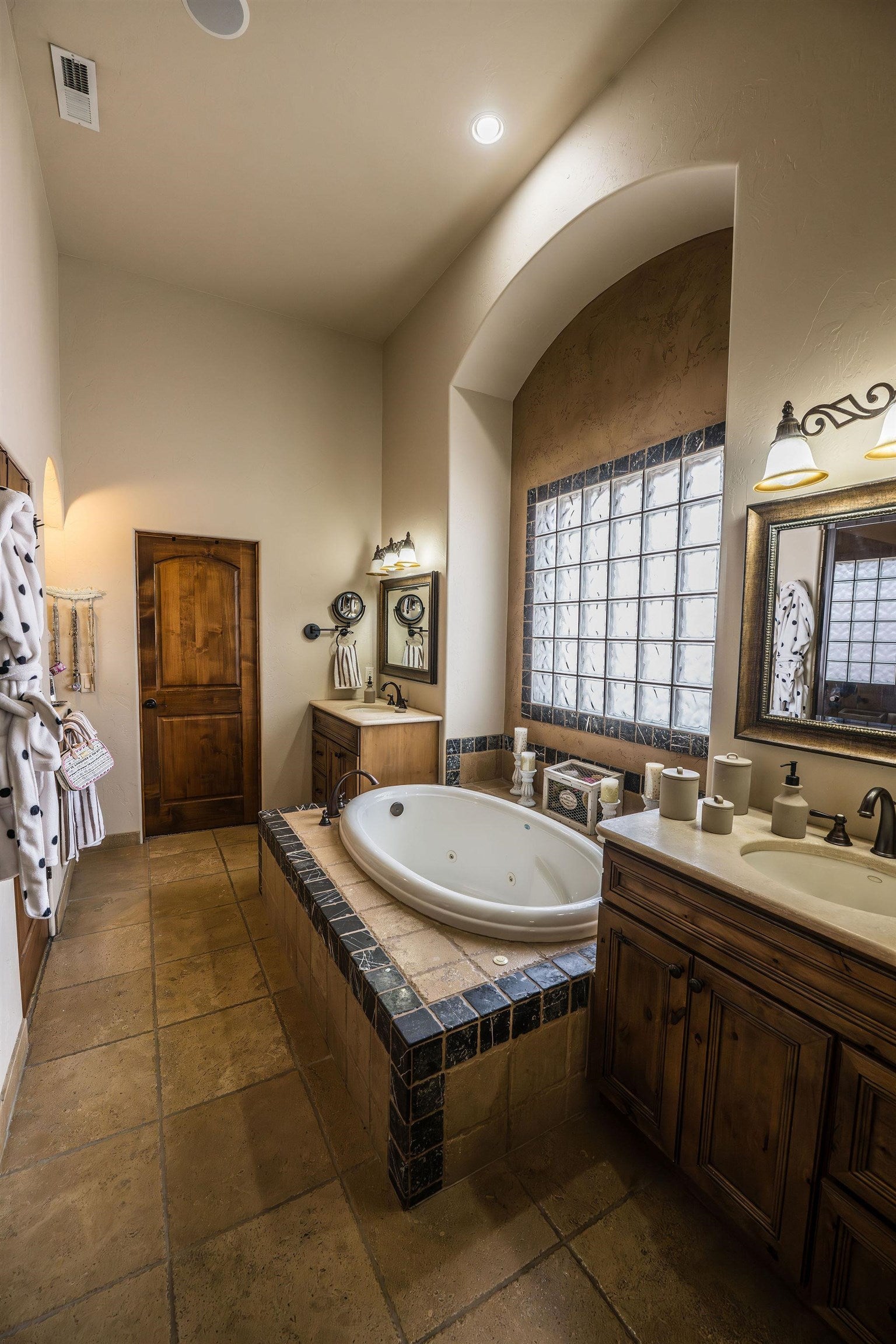 Grand Junction, Colorado, 81507, United States, 4 Bedrooms Bedrooms, ,5 BathroomsBathrooms,Residential,Active,1929450