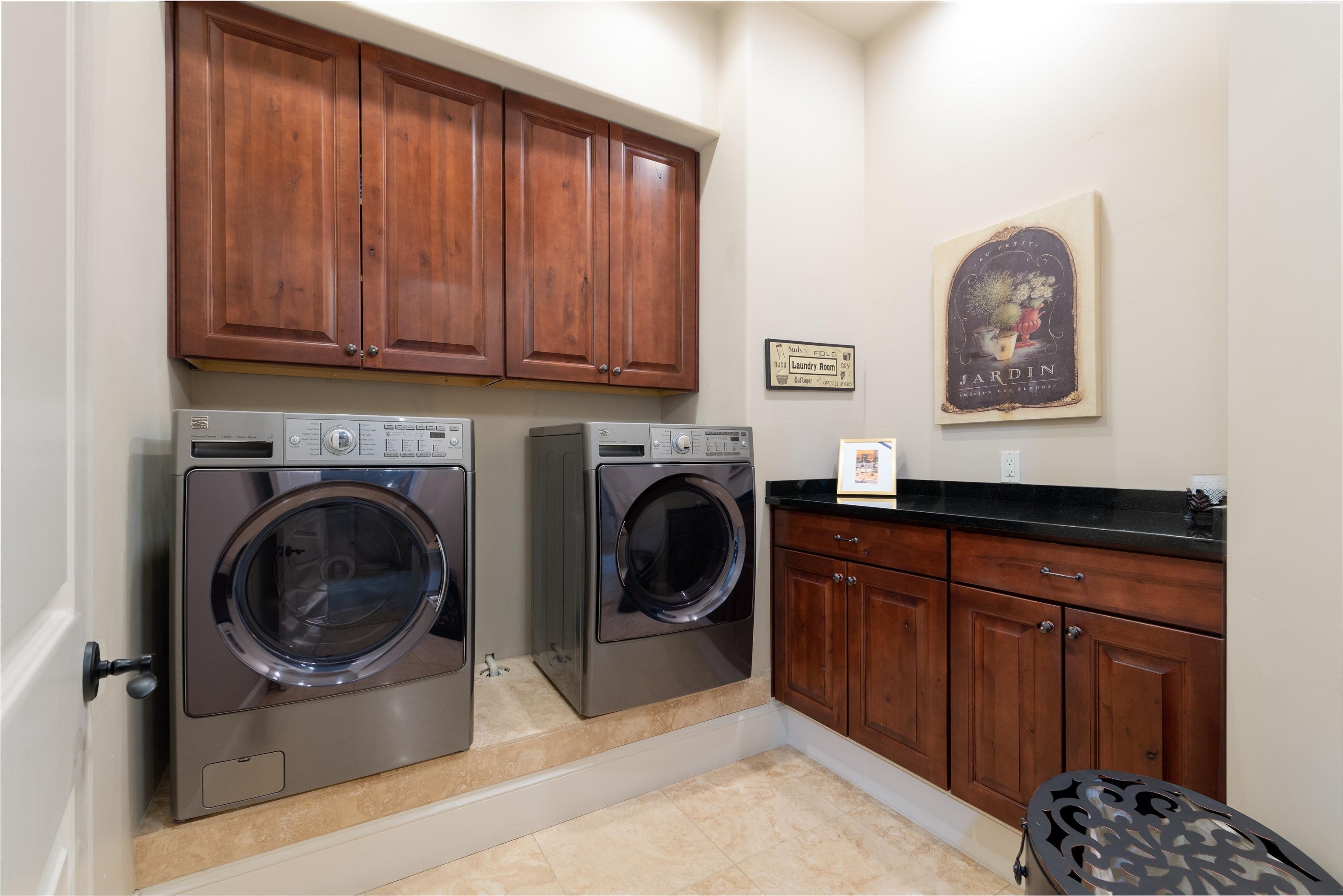 Grand Junction, Colorado, 81506, United States, 5 Bedrooms Bedrooms, ,7 BathroomsBathrooms,Residential,Active,1909661