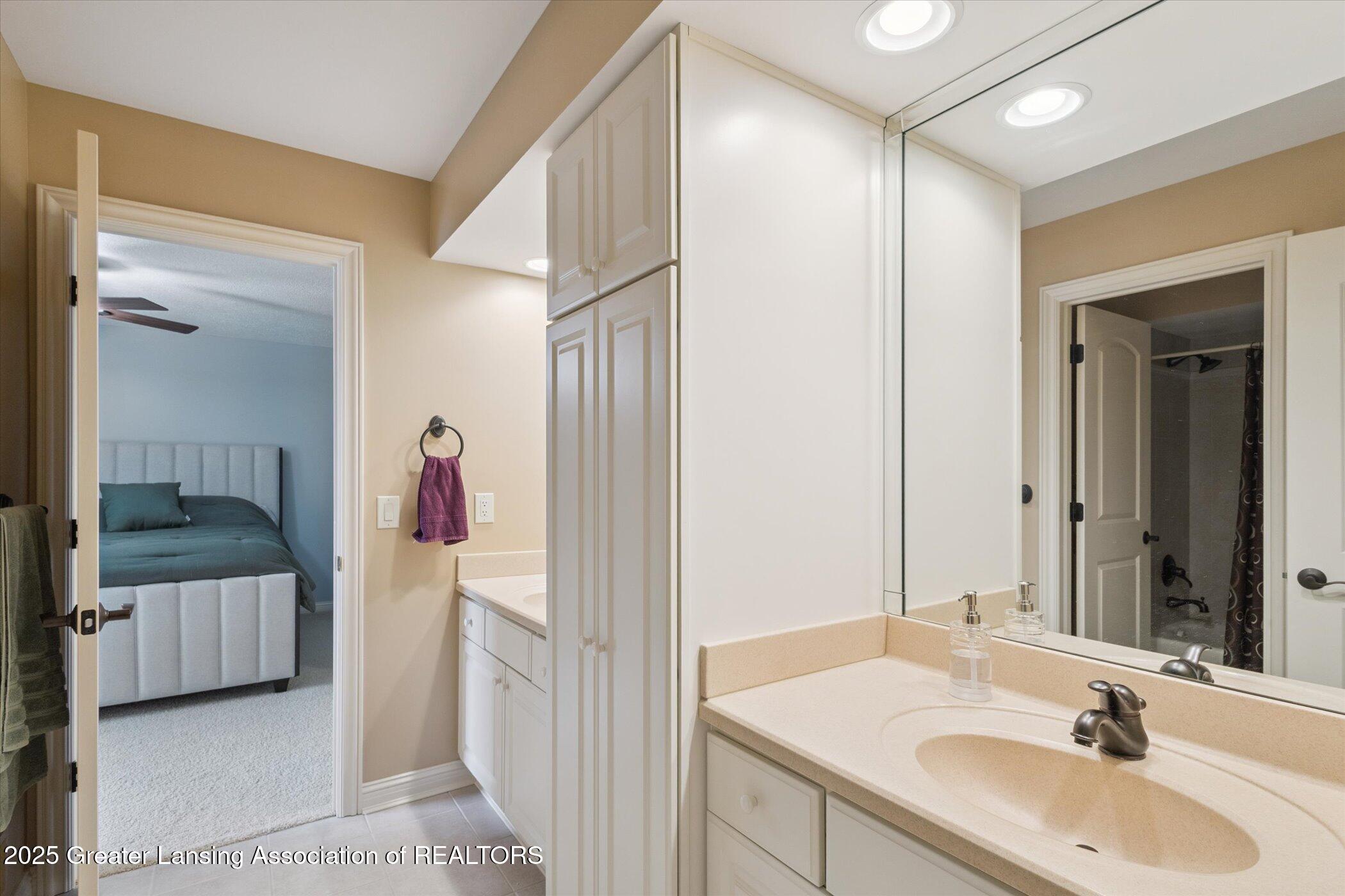 Okemos, Michigan, 48864, United States, 5 Bedrooms Bedrooms, ,6 BathroomsBathrooms,Residential,Active,2007165