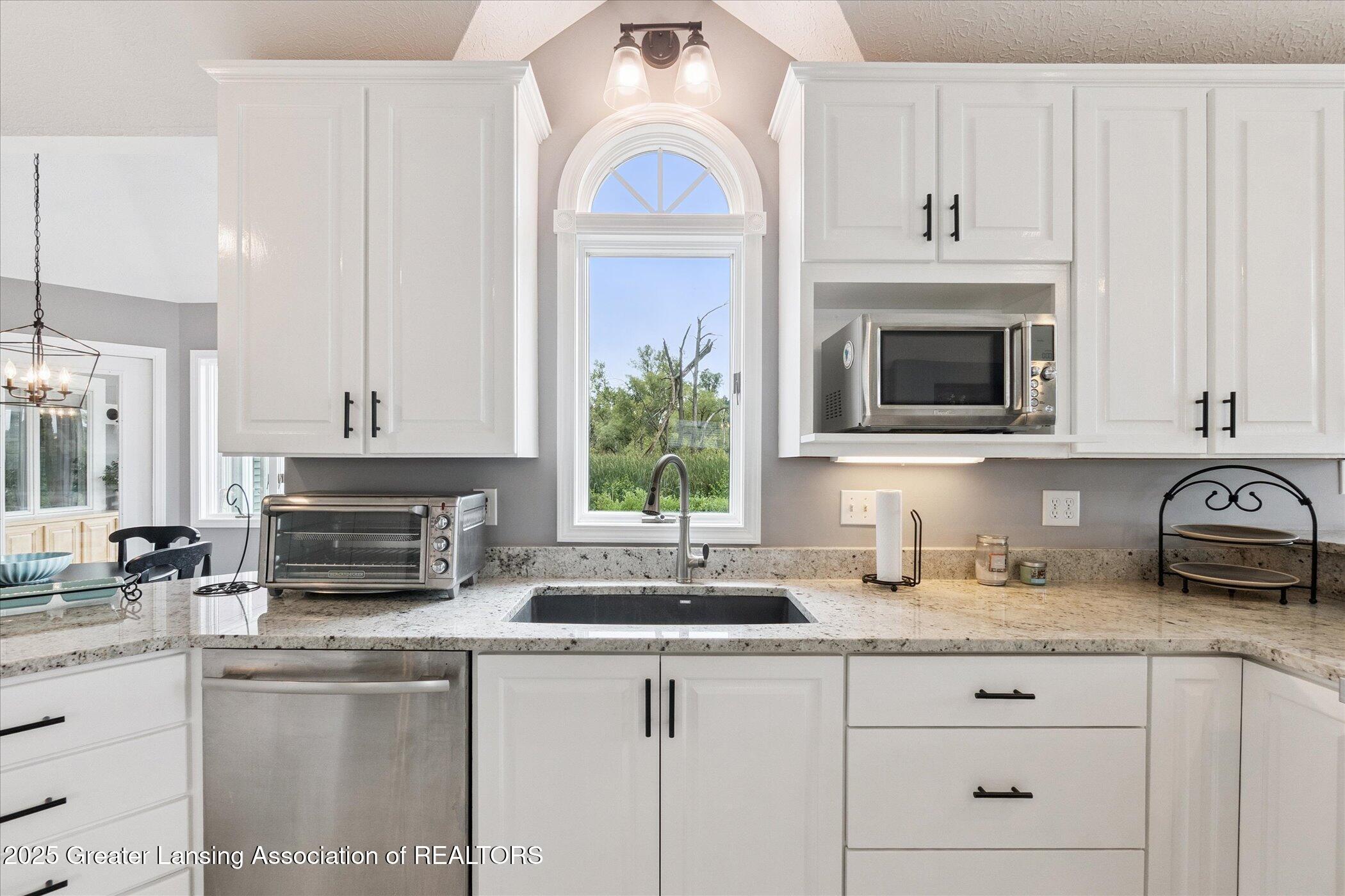 Haslett, Michigan, 48840, United States, 4 Bedrooms Bedrooms, ,3 BathroomsBathrooms,Residential,Contingent,1988482