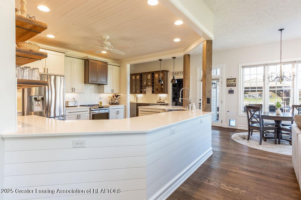 Okemos, Michigan, 48864, United States, 4 Bedrooms Bedrooms, ,5 BathroomsBathrooms,Residential,Active,1998602