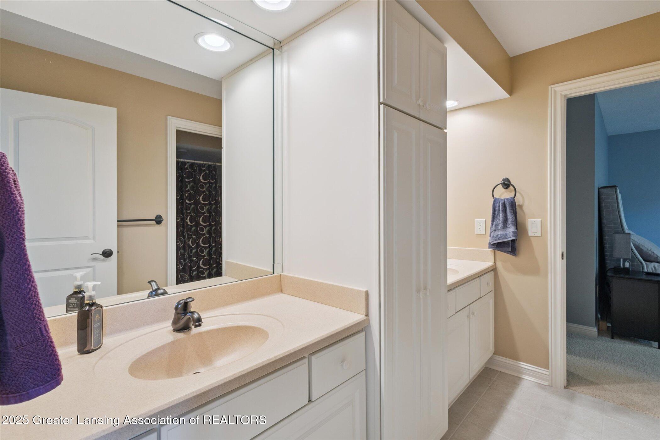 Okemos, Michigan, 48864, United States, 5 Bedrooms Bedrooms, ,6 BathroomsBathrooms,Residential,Active,2007165