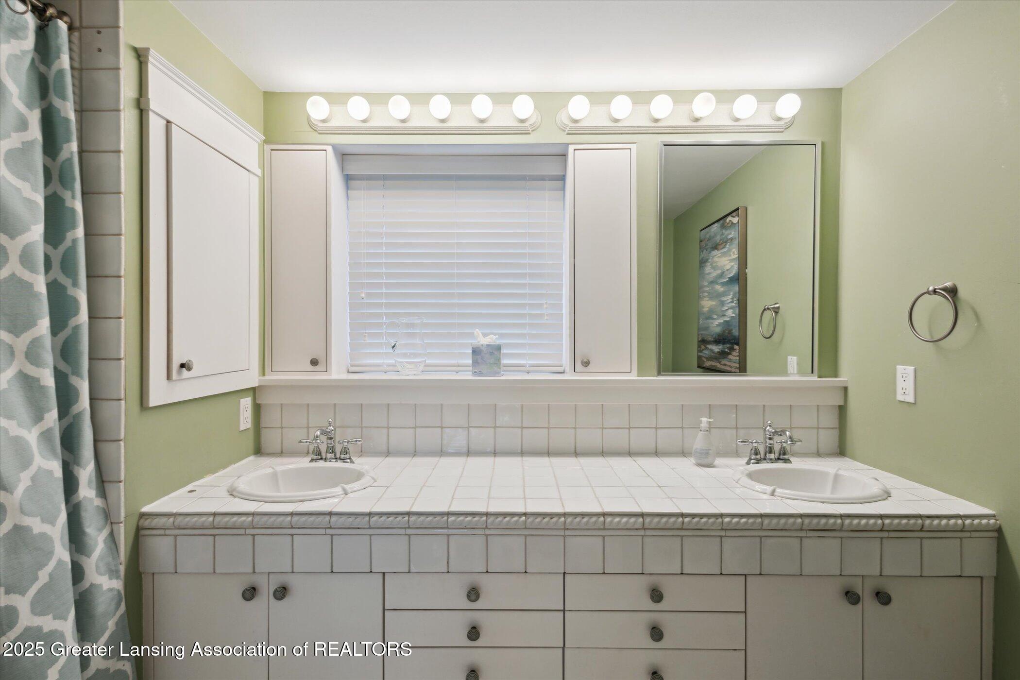 Lansing, Michigan, 48911, United States, 5 Bedrooms Bedrooms, ,5 BathroomsBathrooms,Residential,Active,1988463