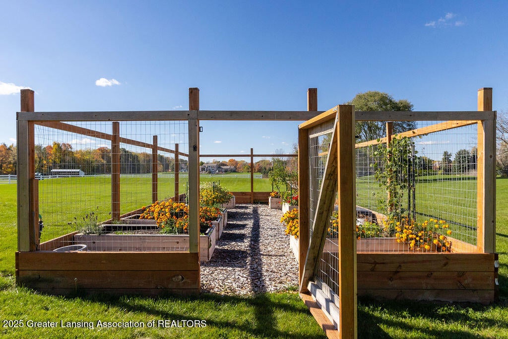 Okemos, Michigan, 48864, United States, 4 Bedrooms Bedrooms, ,5 BathroomsBathrooms,Residential,Active,1998602