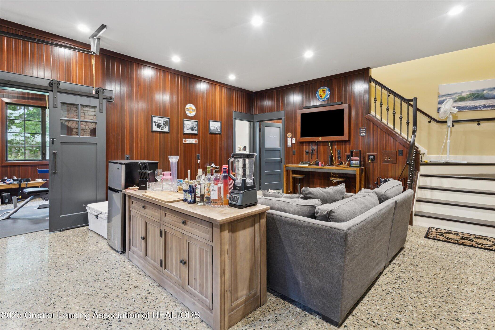 Lansing, Michigan, 48911, United States, 5 Bedrooms Bedrooms, ,5 BathroomsBathrooms,Residential,Active,1988463