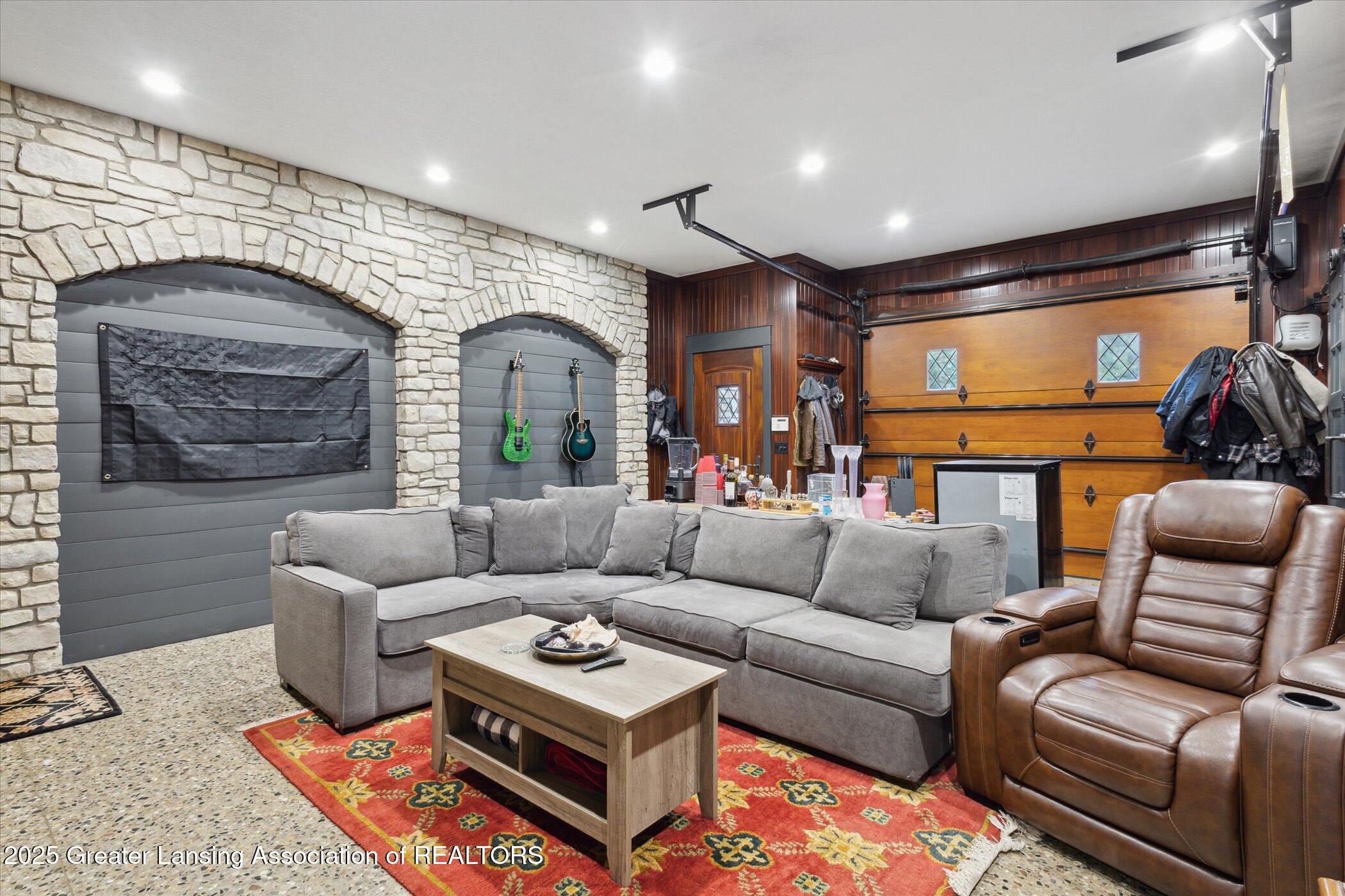 Lansing, Michigan, 48911, United States, 5 Bedrooms Bedrooms, ,5 BathroomsBathrooms,Residential,Active,1988463