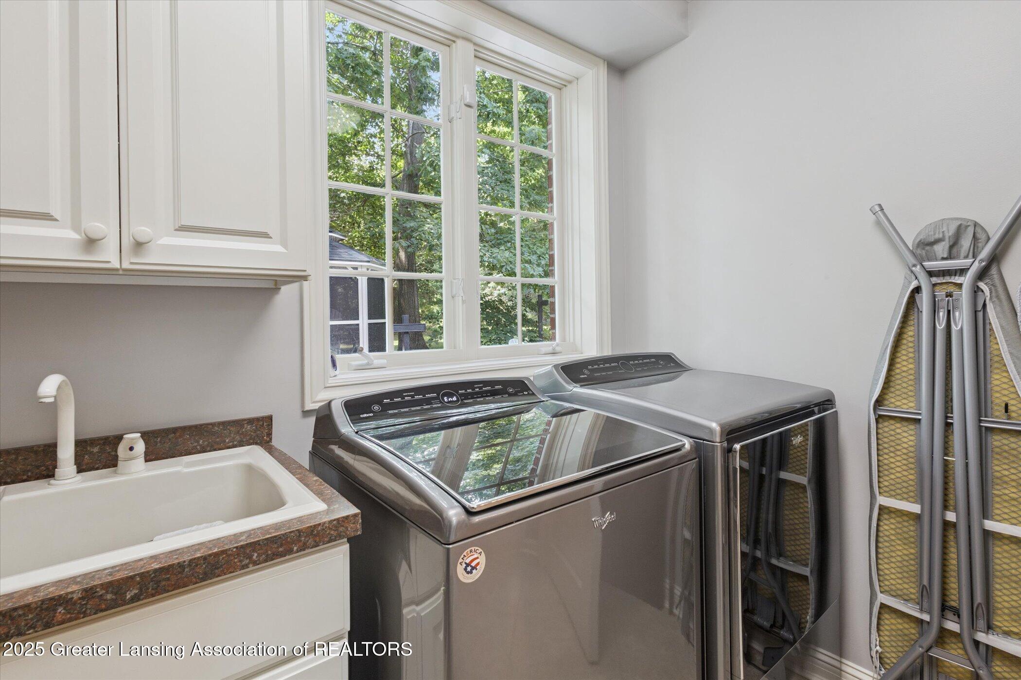 Okemos, Michigan, 48864, United States, 5 Bedrooms Bedrooms, ,6 BathroomsBathrooms,Residential,Active,2007165