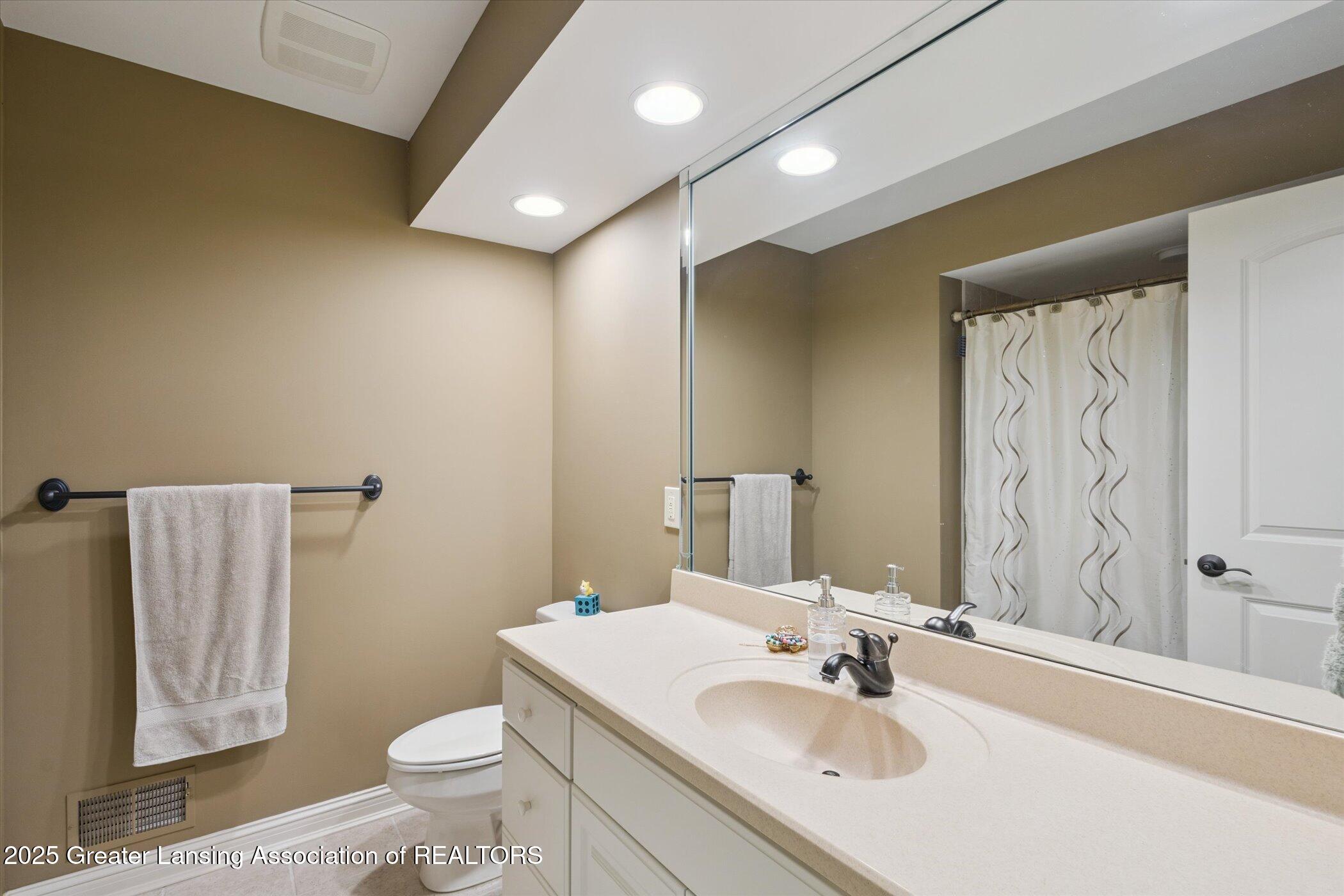 Okemos, Michigan, 48864, United States, 5 Bedrooms Bedrooms, ,6 BathroomsBathrooms,Residential,Active,2007165