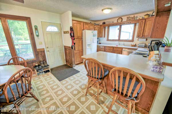 7511 S CHANDLER RD, ST. JOHNS, MI 48879, photo 4 of 48