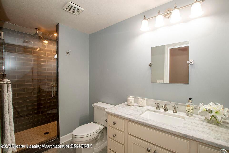 Grand Ledge, Michigan, 48837, United States, 4 Bedrooms Bedrooms, ,5 BathroomsBathrooms,Residential,Contingent,2006820