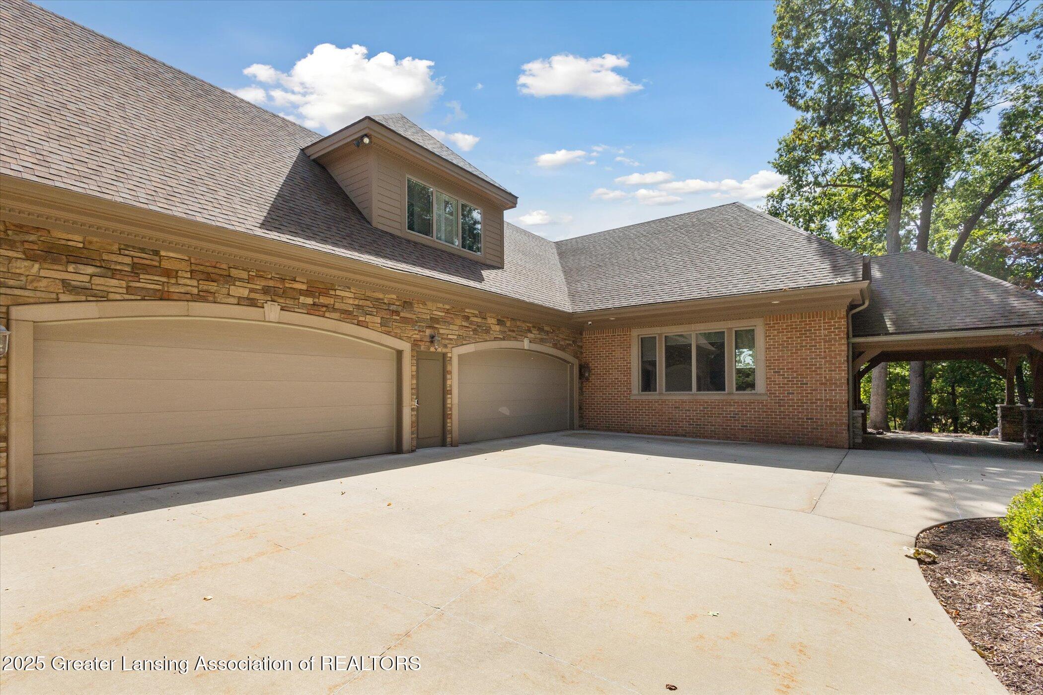 East Lansing, Michigan, 48823, United States, 8 Bedrooms Bedrooms, ,10 BathroomsBathrooms,Residential,Active,1988469