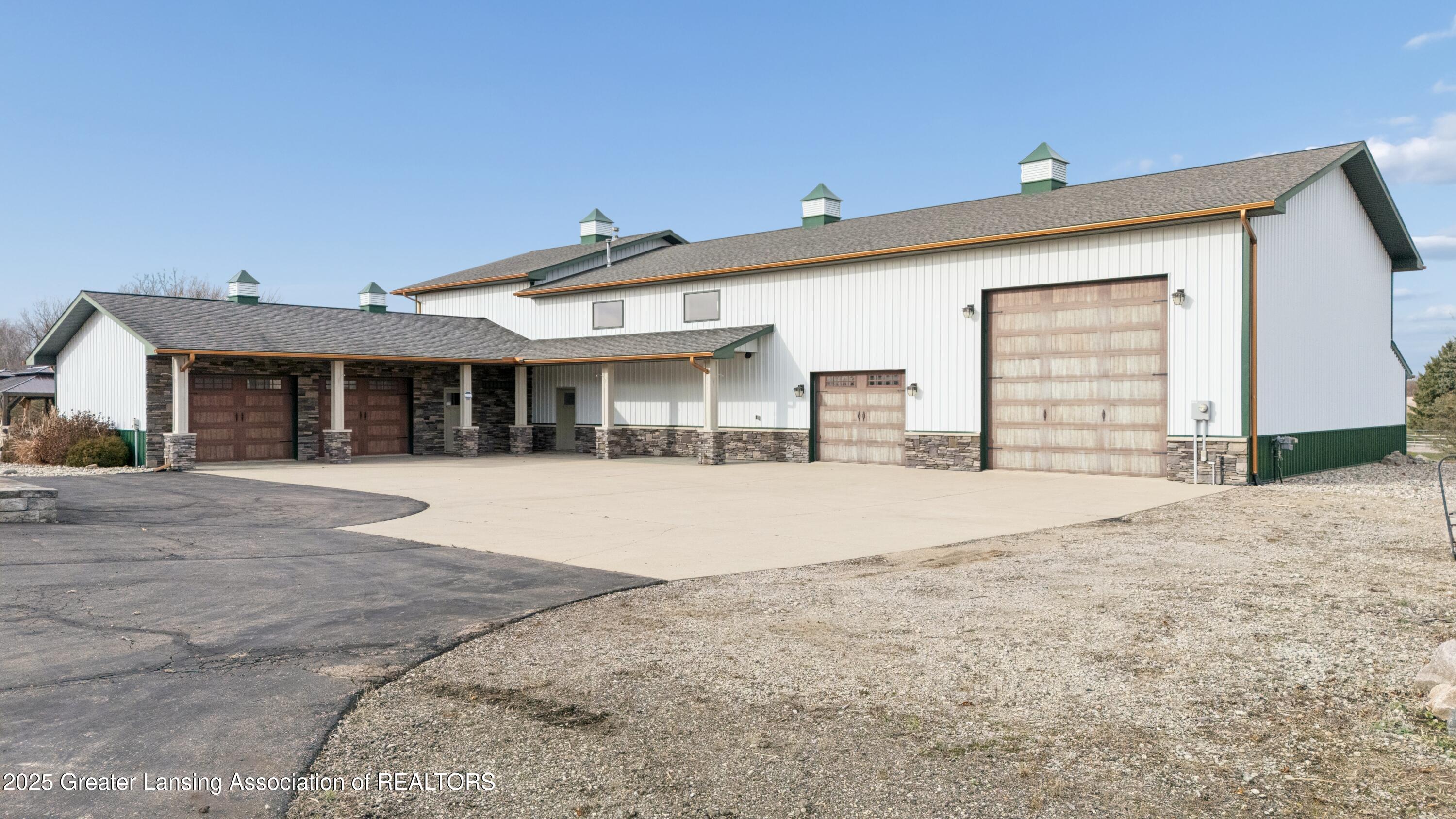 Grand Ledge, Michigan, 48837, United States, 4 Bedrooms Bedrooms, ,5 BathroomsBathrooms,Residential,Contingent,2006820