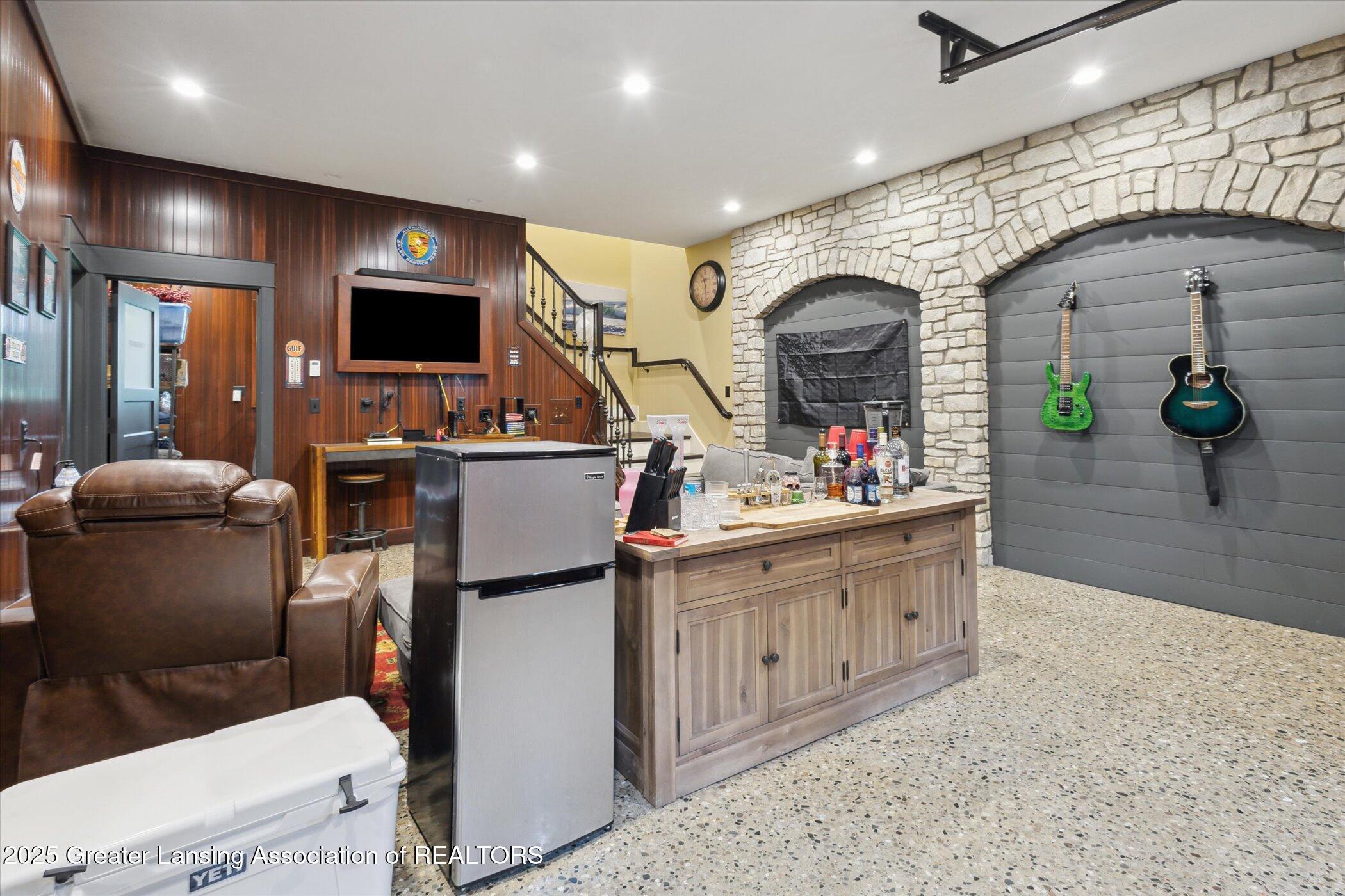 Lansing, Michigan, 48911, United States, 5 Bedrooms Bedrooms, ,5 BathroomsBathrooms,Residential,Active,1988463