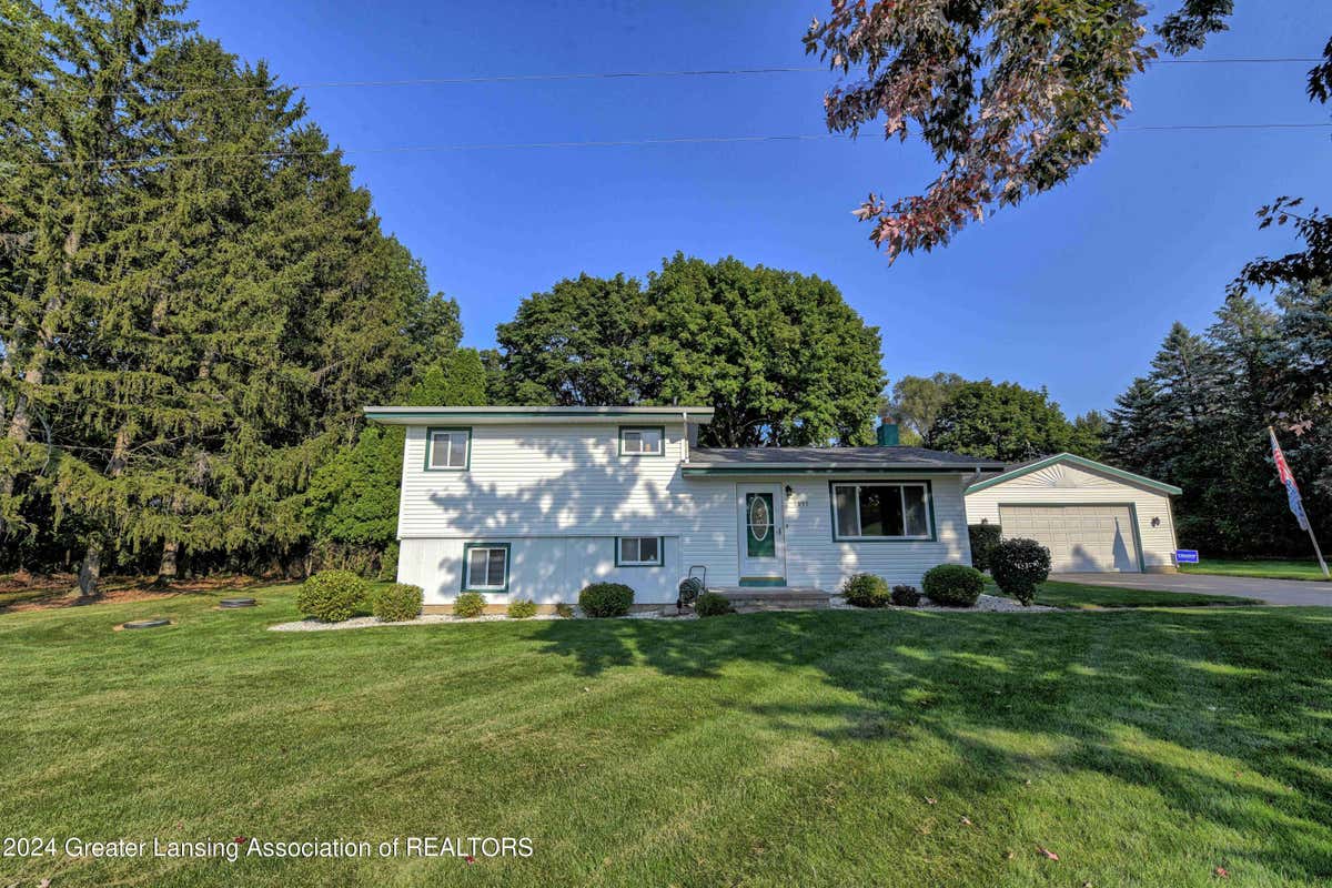 7511 S CHANDLER RD, ST. JOHNS, MI 48879, photo 1 of 48