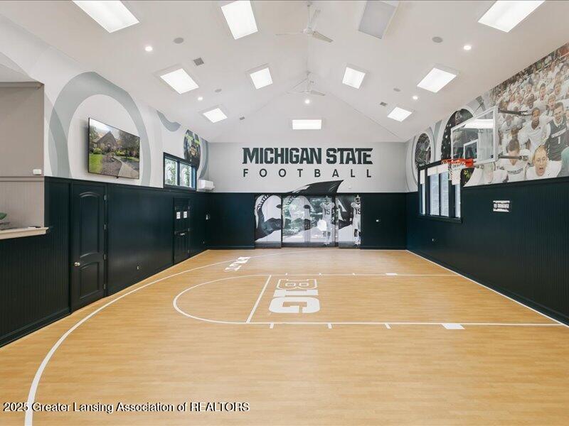 East Lansing, Michigan, 48823, United States, 8 Bedrooms Bedrooms, ,10 BathroomsBathrooms,Residential,Active,1988469