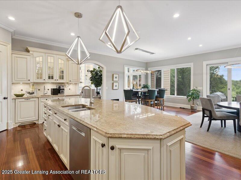 East Lansing, Michigan, 48823, United States, 8 Bedrooms Bedrooms, ,10 BathroomsBathrooms,Residential,Active,2007102