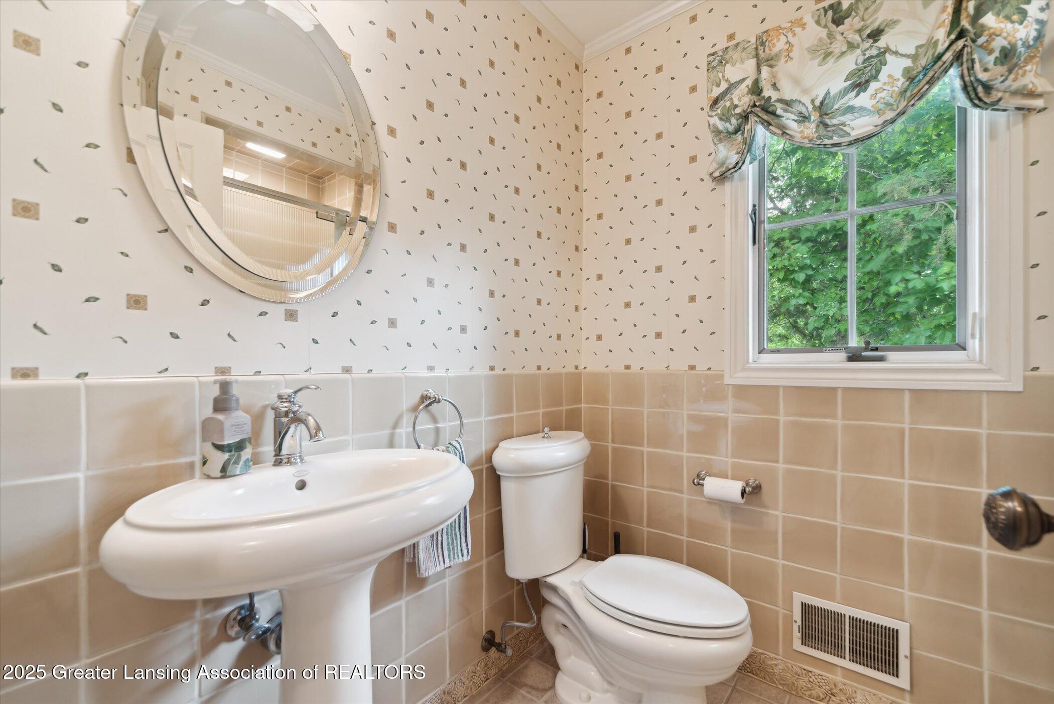 Lansing, Michigan, 48911, United States, 5 Bedrooms Bedrooms, ,5 BathroomsBathrooms,Residential,Active,1988463