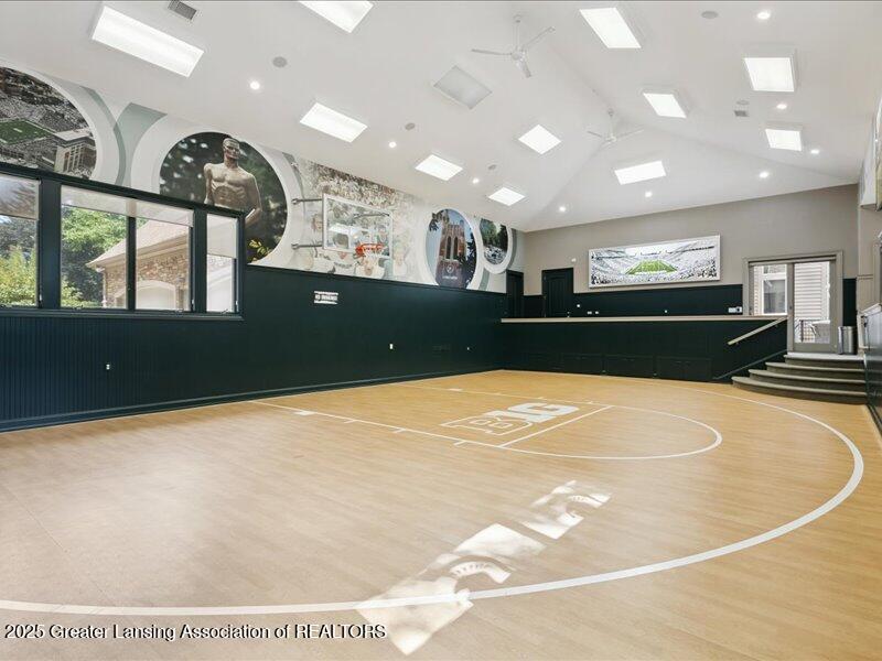 East Lansing, Michigan, 48823, United States, 8 Bedrooms Bedrooms, ,10 BathroomsBathrooms,Residential,Active,1988469