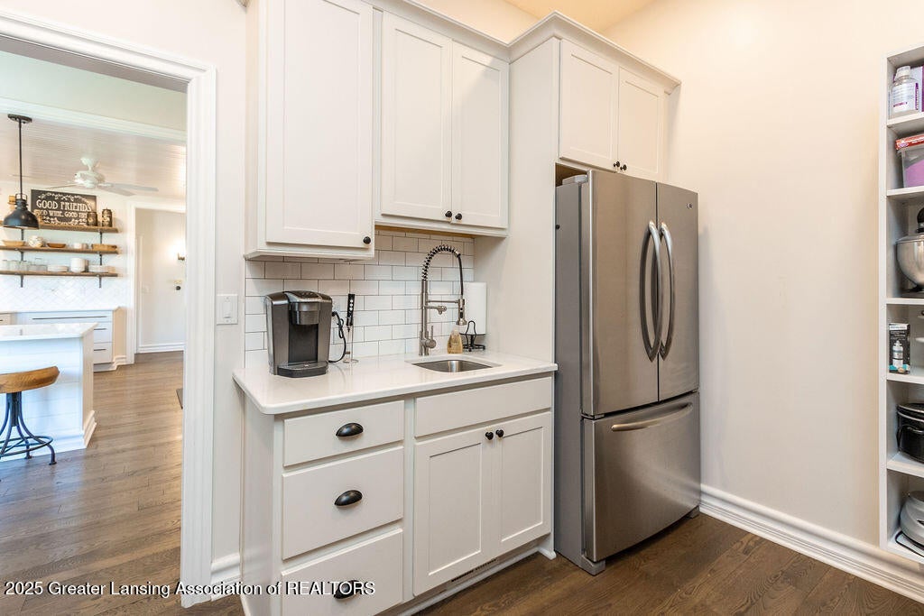 Okemos, Michigan, 48864, United States, 4 Bedrooms Bedrooms, ,5 BathroomsBathrooms,Residential,Active,1998602