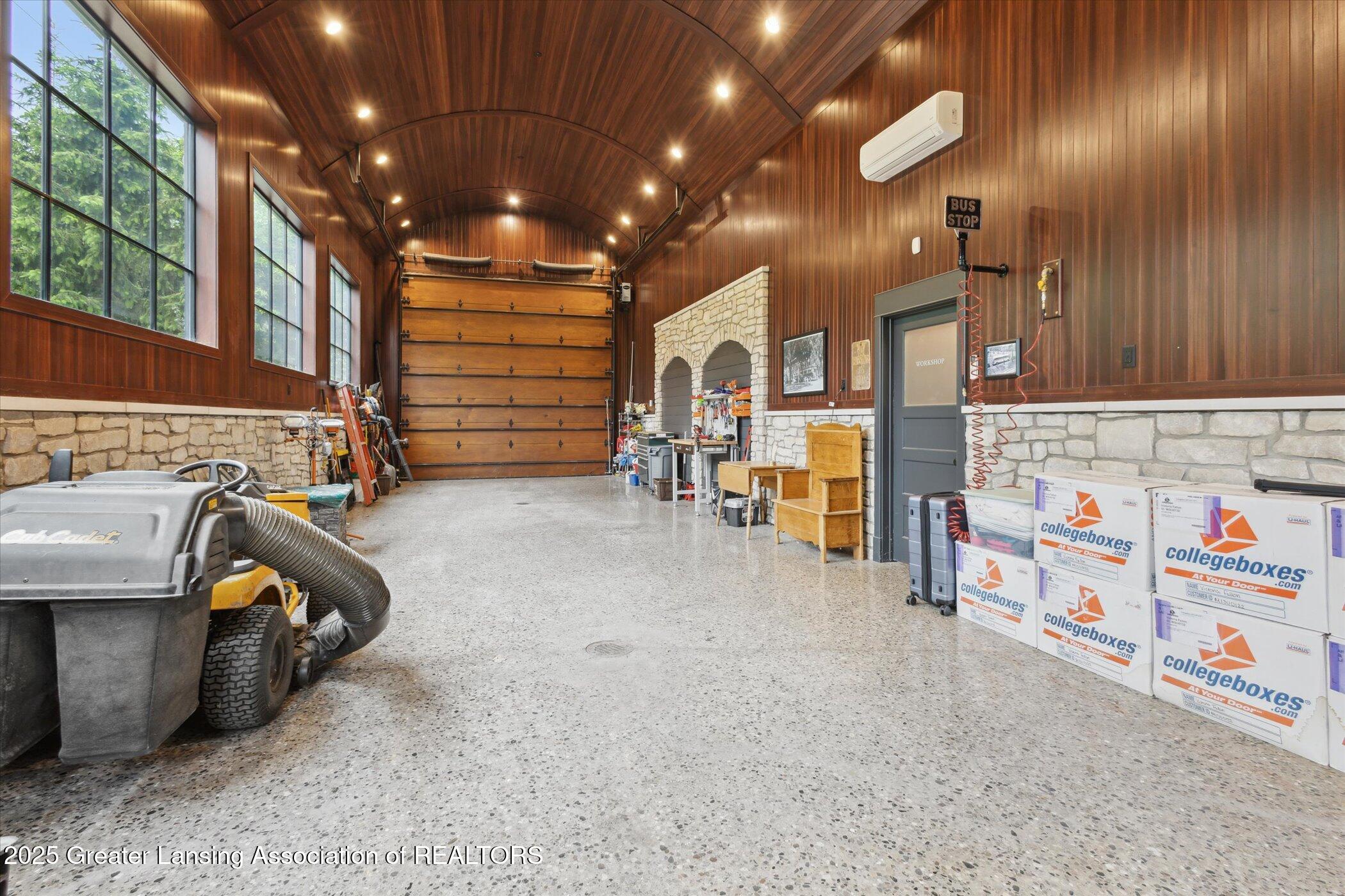 Lansing, Michigan, 48911, United States, 5 Bedrooms Bedrooms, ,5 BathroomsBathrooms,Residential,Active,1988463